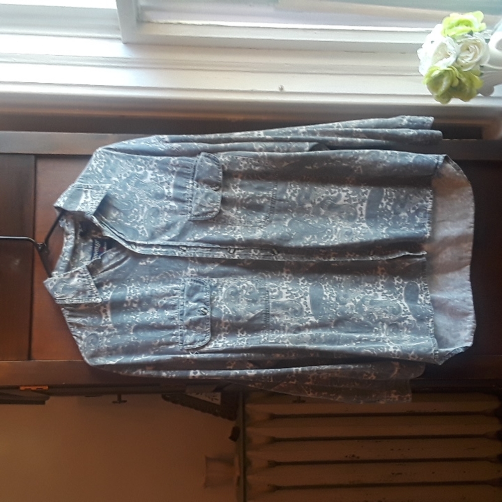 Revenge Shirtmakers size med grey paisley print collared button up shirt